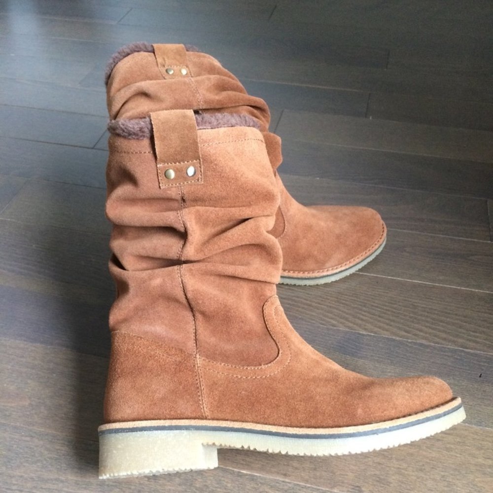 NWOT - Slouchy suede boots - size 38